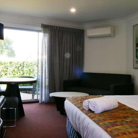 Country Capital Motel แทมเวิร์ธ ภายนอก รูปภาพ